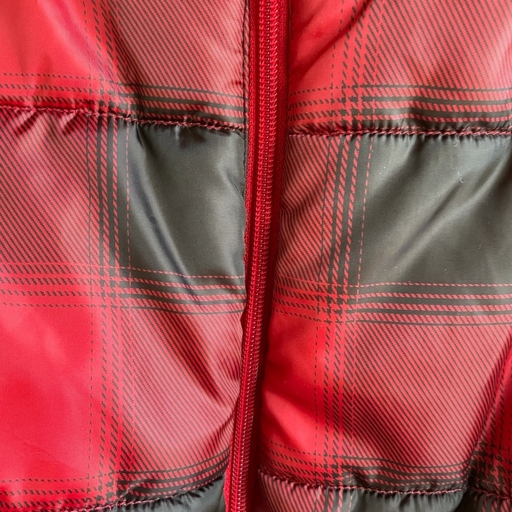 GUC Universal Thread Red Plaid Puffer Jacket - Picture 2 of 5